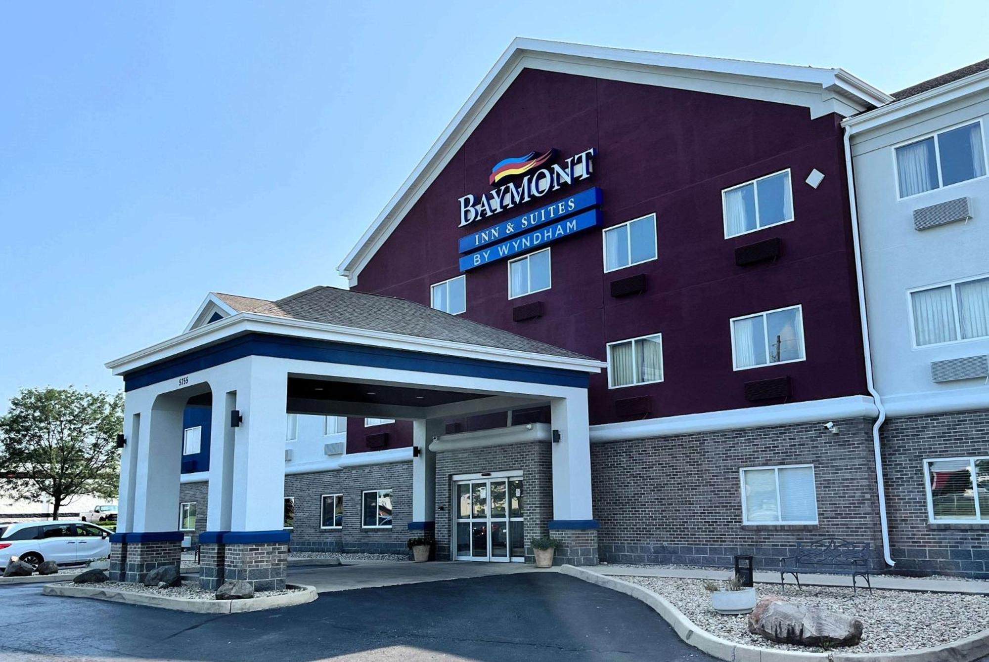 Baymont By Wyndham Indianapolis Northeast Hotel Exterior photo