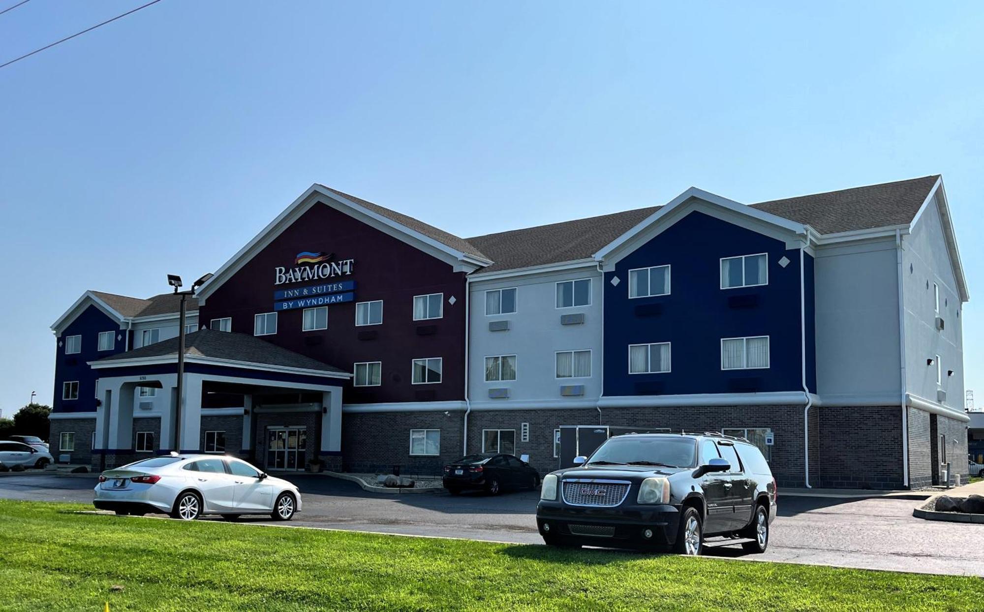 Baymont By Wyndham Indianapolis Northeast Hotel Exterior photo