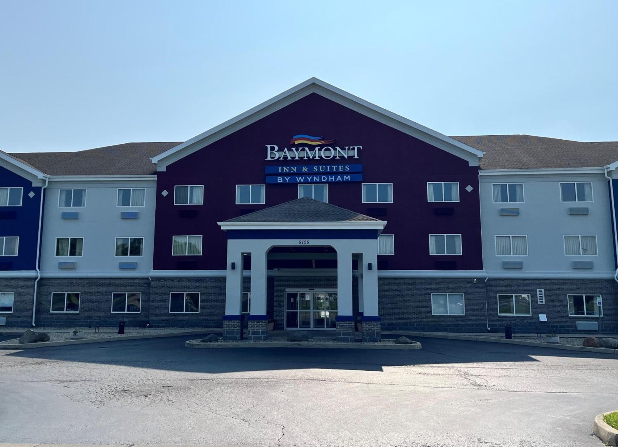 Baymont By Wyndham Indianapolis Northeast Hotel Exterior photo